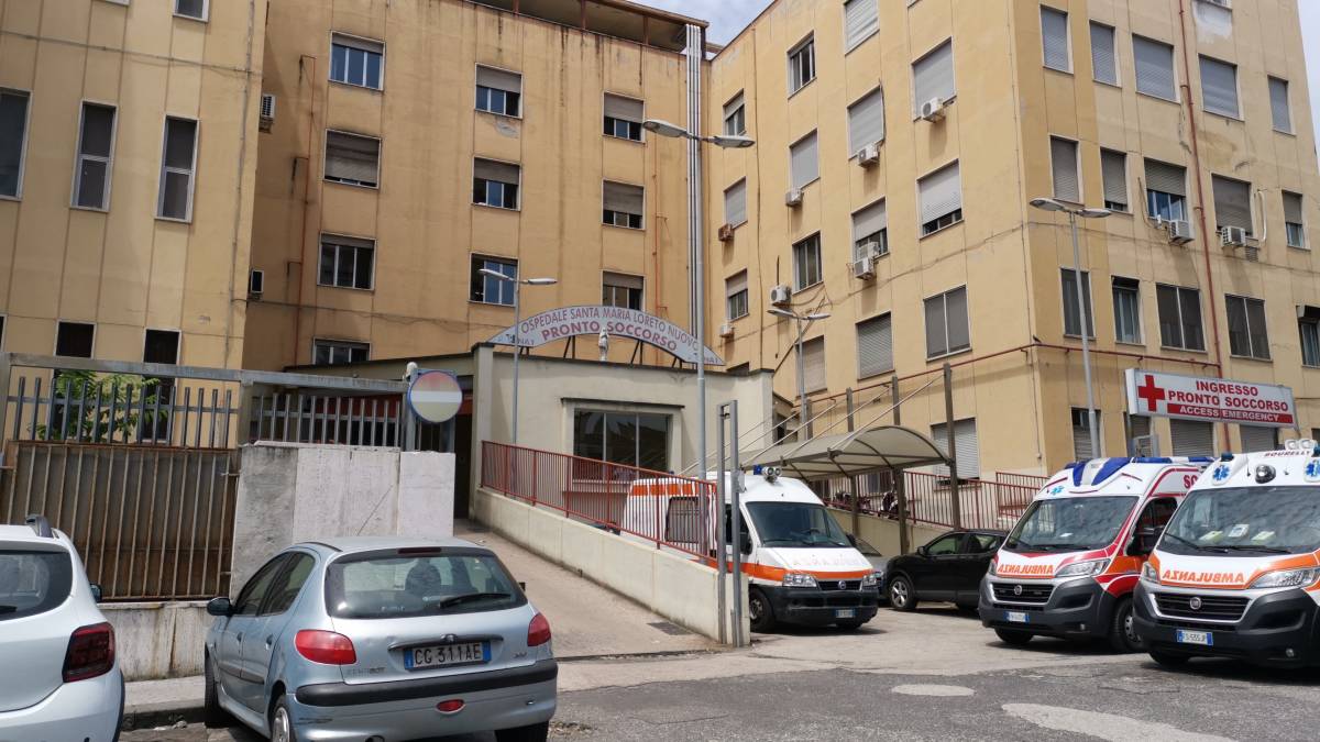 Napoli, "chiude il reparto ginecologia del Loreto Mare". Ma il documento è falso