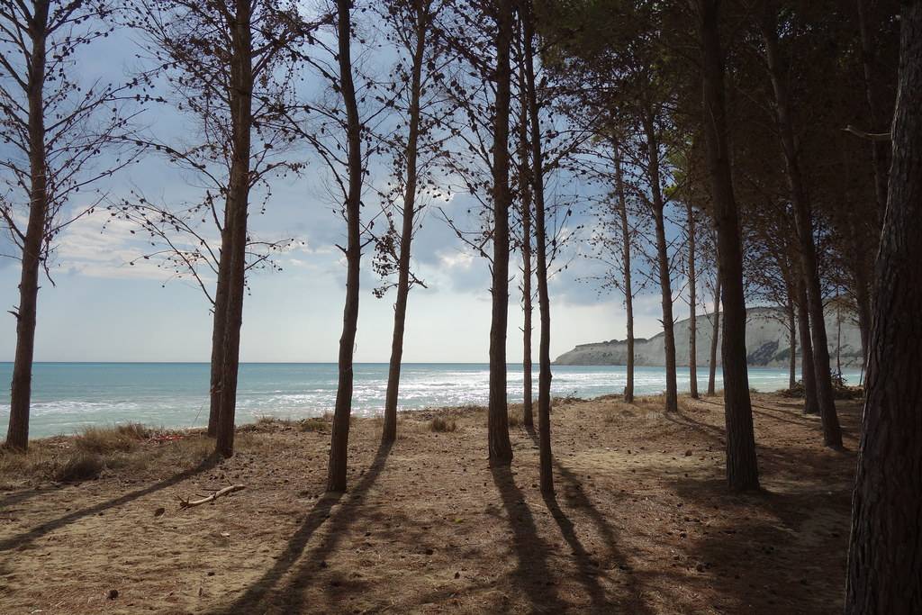 La spiaggia di Eraclea Minoa continua a sparire: lavori ancora fermi 