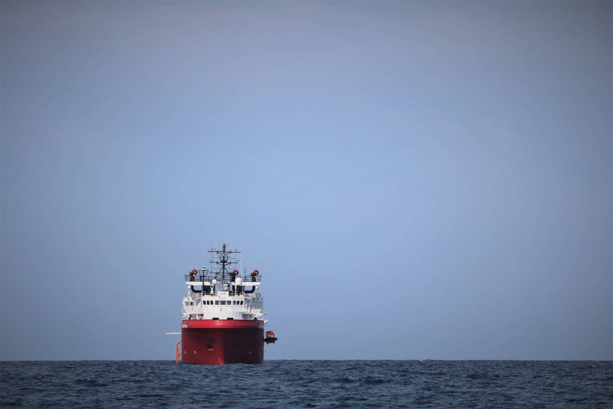 Ocean Viking esulta: "Dopo 14 mesi siamo la prima nave a sbarcare in Italia"