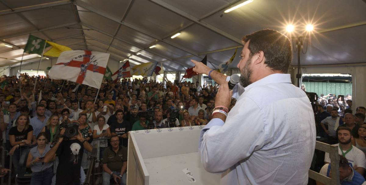 A Pontida debutta il Tricolore. E Salvini promette: "Presto torneremo al governo"