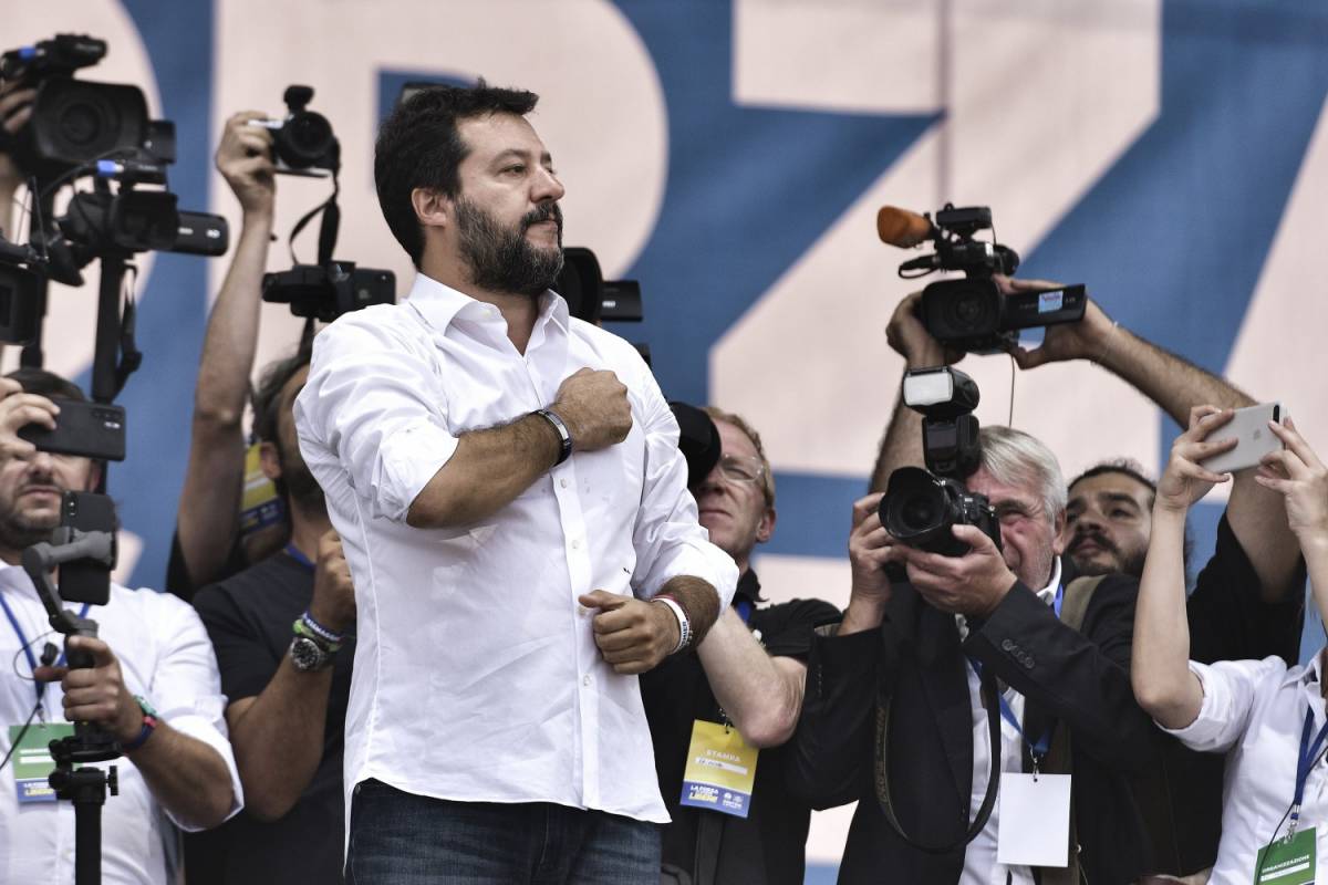 Migranti, Salvini: "La Lamorgese ha preso una sòla"
