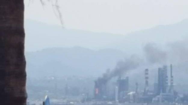 Incendio alla raffineria di Milazzo: fumo e tanta paura tra i residenti