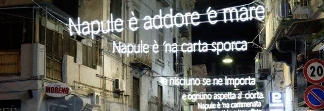 “Napule è”, la luminaria di 120 metri dedicata a Pino Daniele