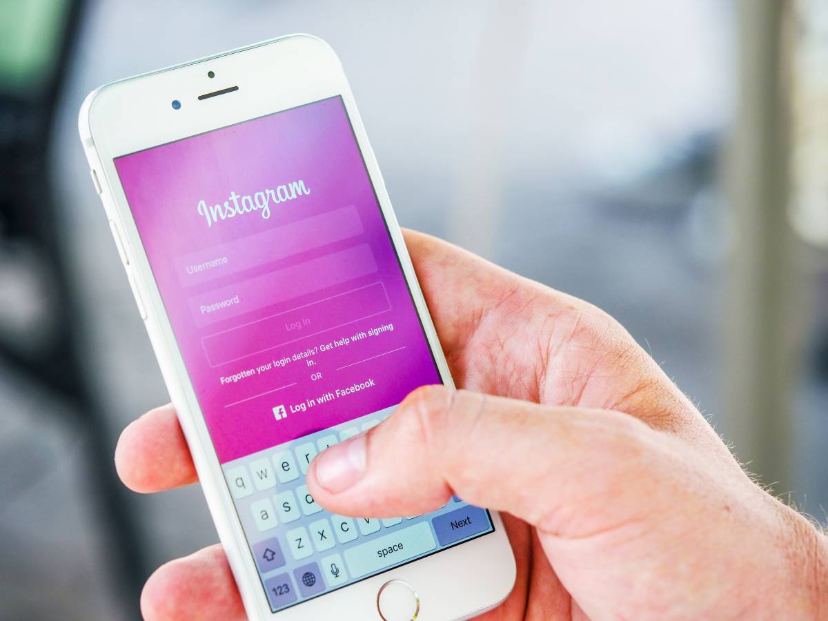 Instagram inizia a bloccare post su diete e chirurgia plastica