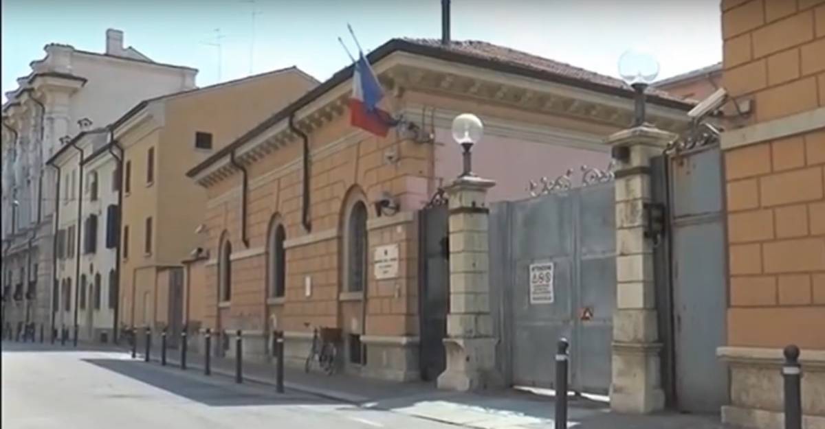 Mantova, pugni e calci contro militare: arrestato clandestino ubriaco
