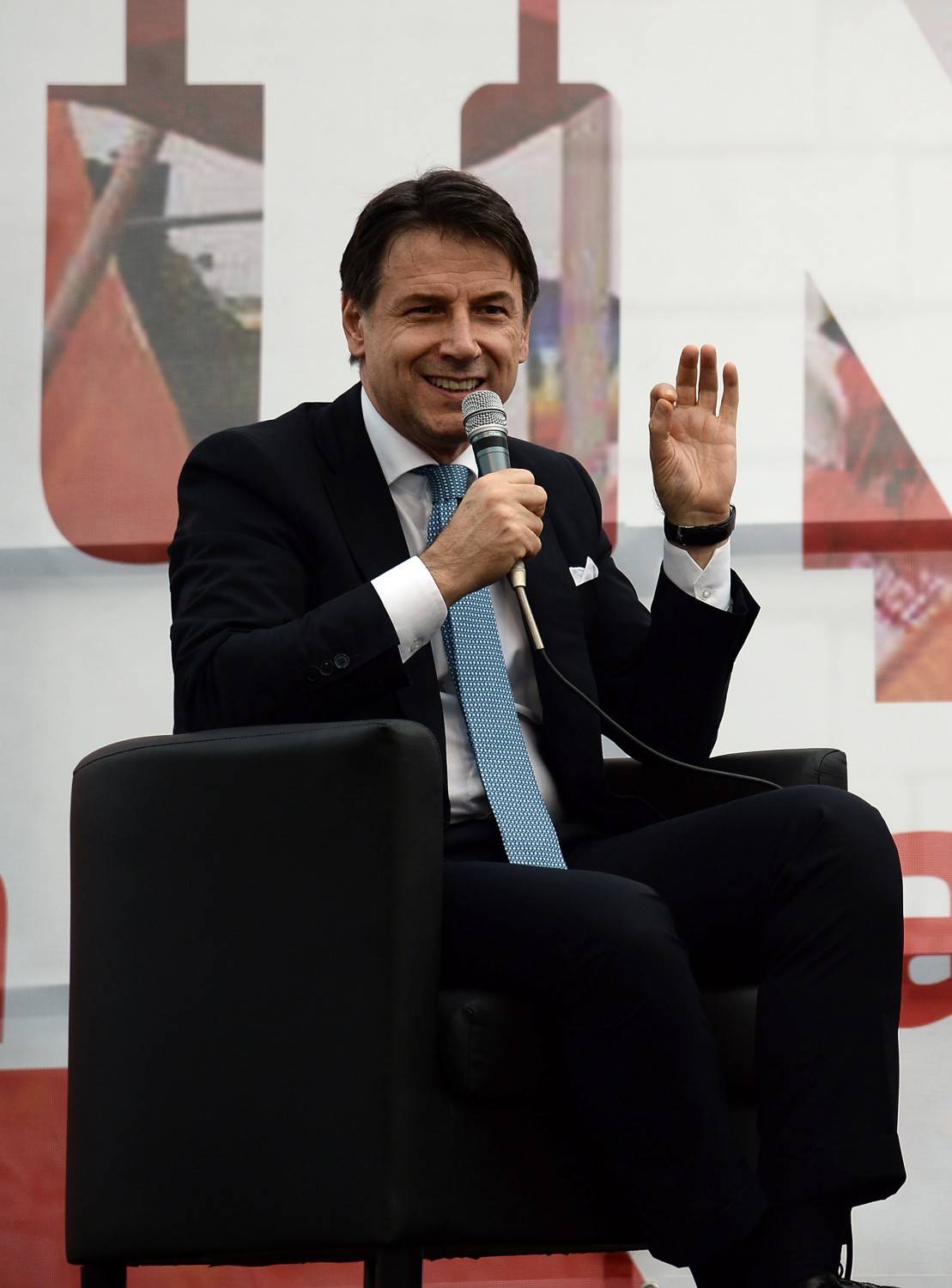Conte alla festa di LeU: "Di Battista? Io del Pd mi fido, Renzi era nell'aria"