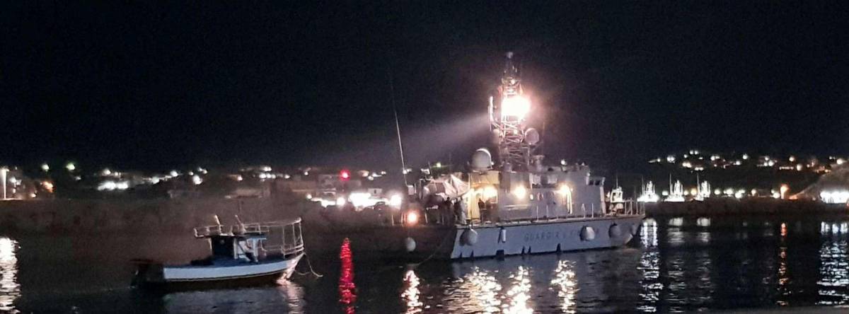 Nuovi sbarchi a Lampedusa, nella notte 108 i migranti approdati 