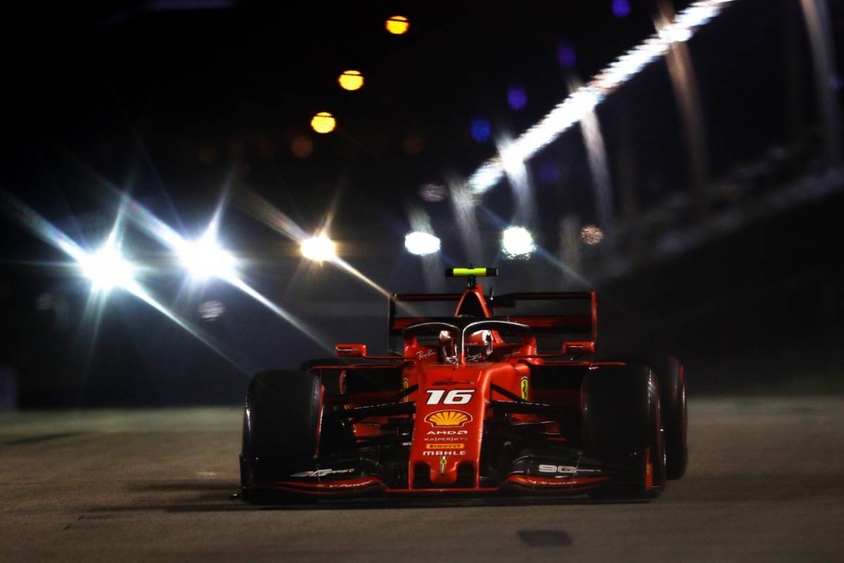 Formula Uno, Leclerc in pole position a Singapore. Terzo Vettel