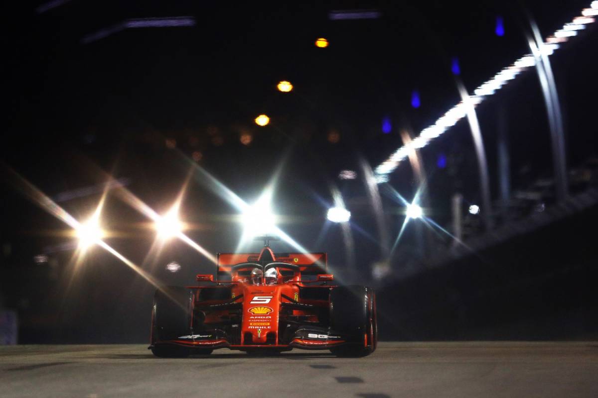 Formula Uno, Vettel vince a Singapore. Doppietta Ferrari da urlo