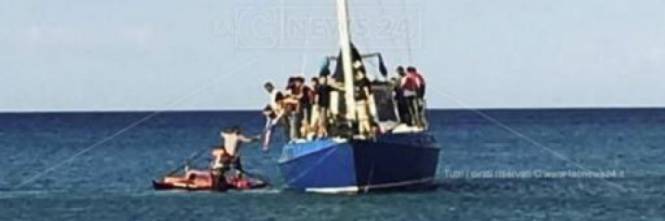 Nuovi sbarchi anche nel crotonese, sul fronte migranti è un assedio 