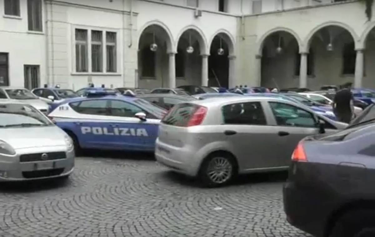 Torino, clandestini stanchi dei controlli aggrediscono agenti