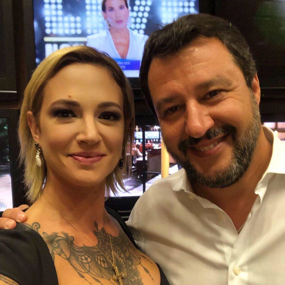 Asia Argento e Matteo Salvini, il selfie dopo la lite in tv