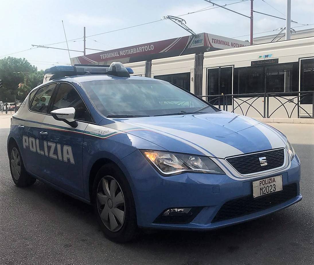 Palermo, la rapina "tragicomica": deruba l'anziana e scappa col bus... fermo