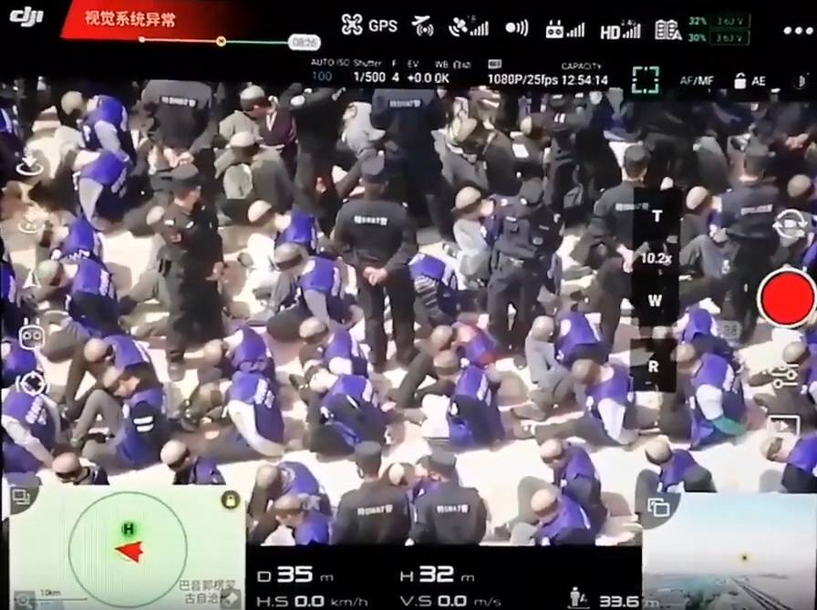 Cina, video svela le brutali condizioni dei musulmani dello Xinjiang