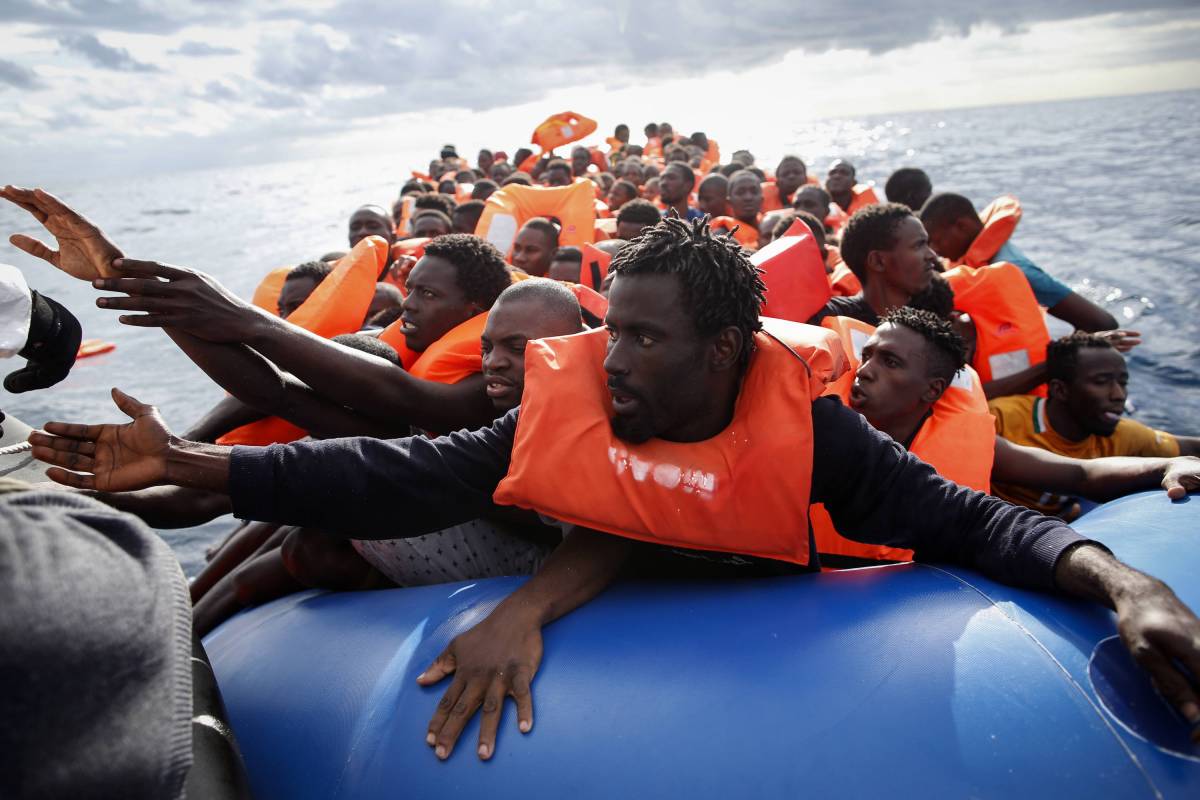Lampedusa, sbarchi senza fine. Il sindaco: "L'hotspot è pieno"