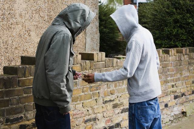 Liberato il covo dei pusher: un arresto e tre denunce