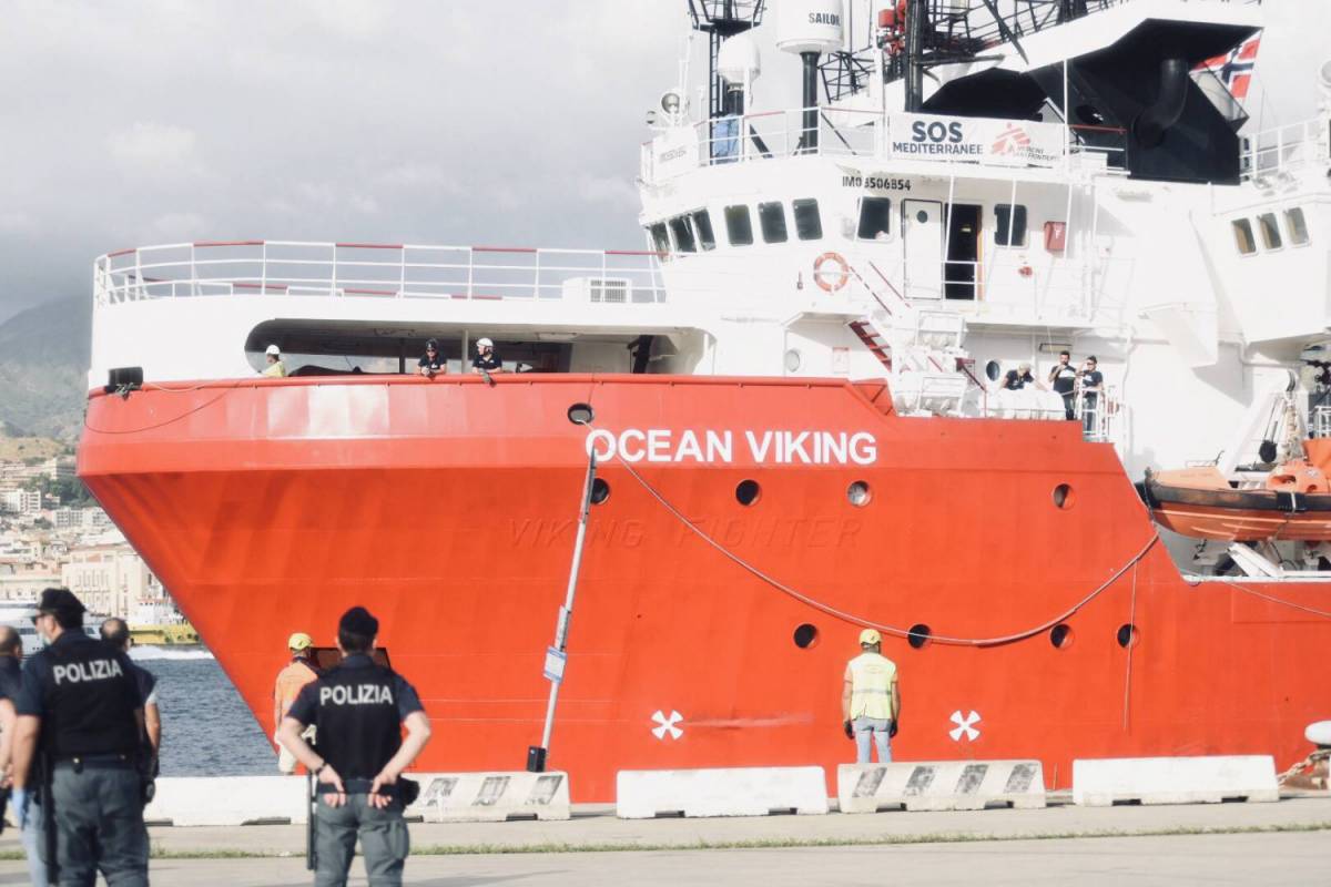 Ocean Viking, arrestati due scafisti che erano a bordo della nave 