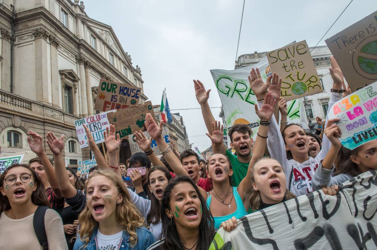 Lo sciopero del clima riscalda gli studenti: un milione in corteo E Greta: «Incredibili»