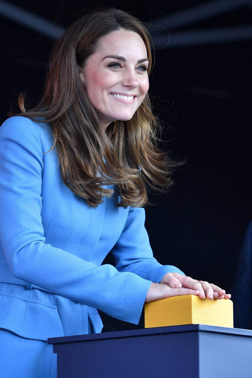 Kate Middleton cambia look e dice addio ai tacchi alti. Nasconde qualcosa?