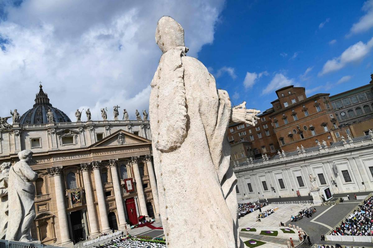 Scandalo Vaticano, "lady Becciu" torna libera