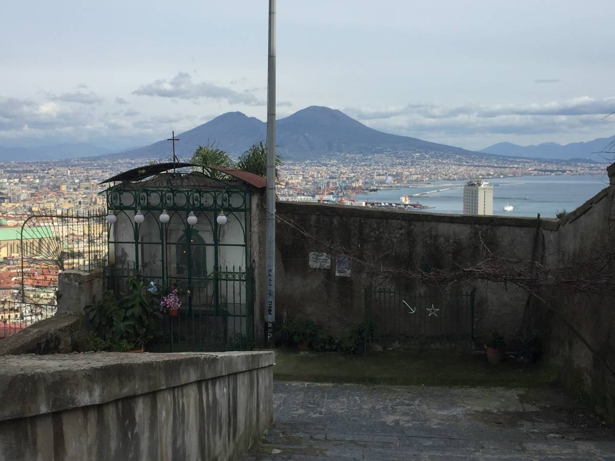 Tra machismo e insicurezza: le baby gang a Napoli