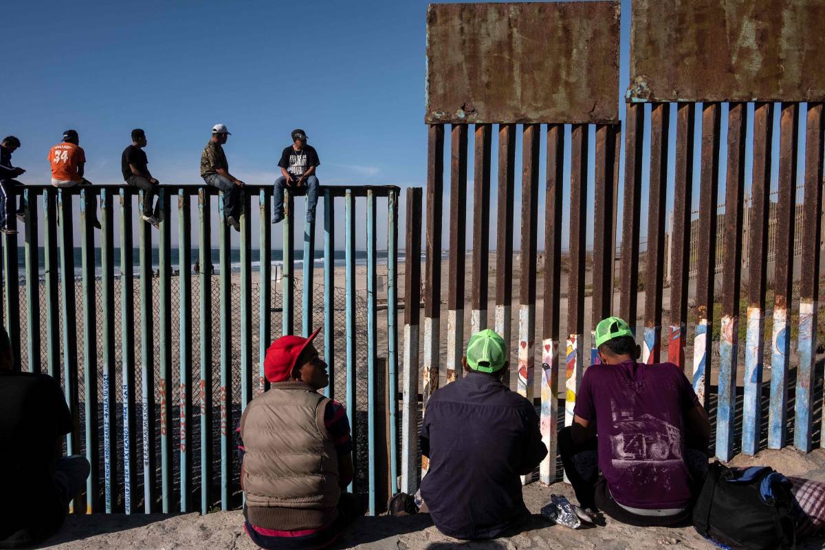 Usa, la polizia di frontiera raccoglie il Dna dei migranti illegali