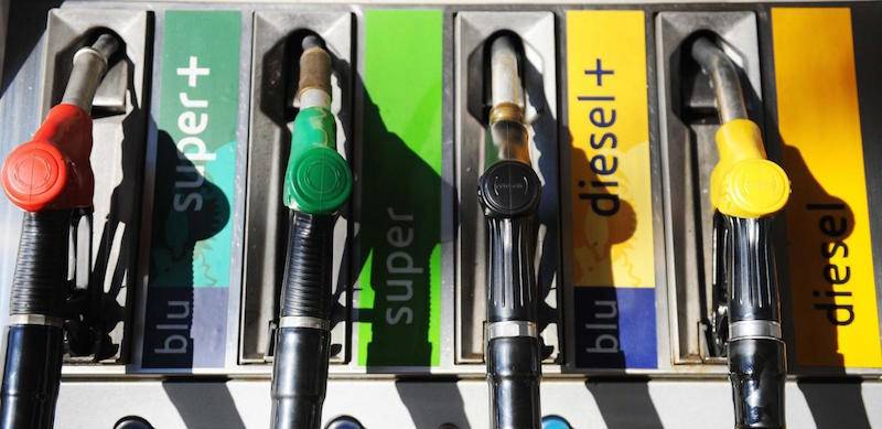 Stangata sulla benzina: aumenti per le accise