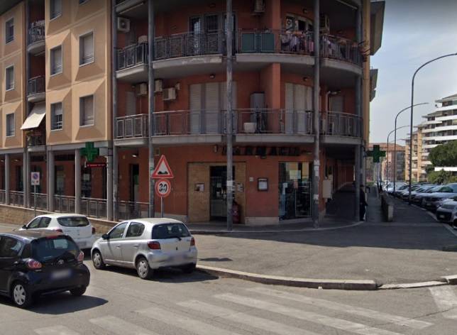 Roma, paura per le rapine flash in farmacia