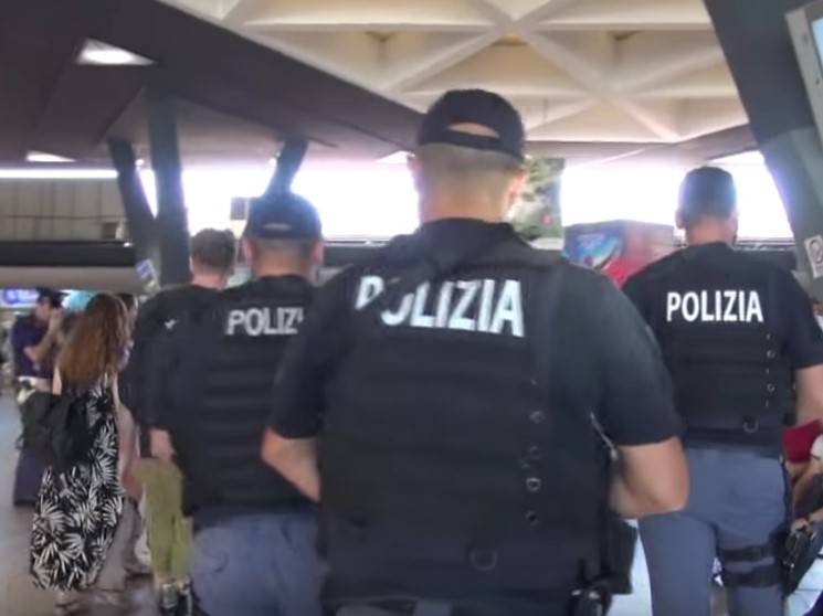 Un nigeriano sul treno con i coltelli nello zaino: il panico tra i passeggeri