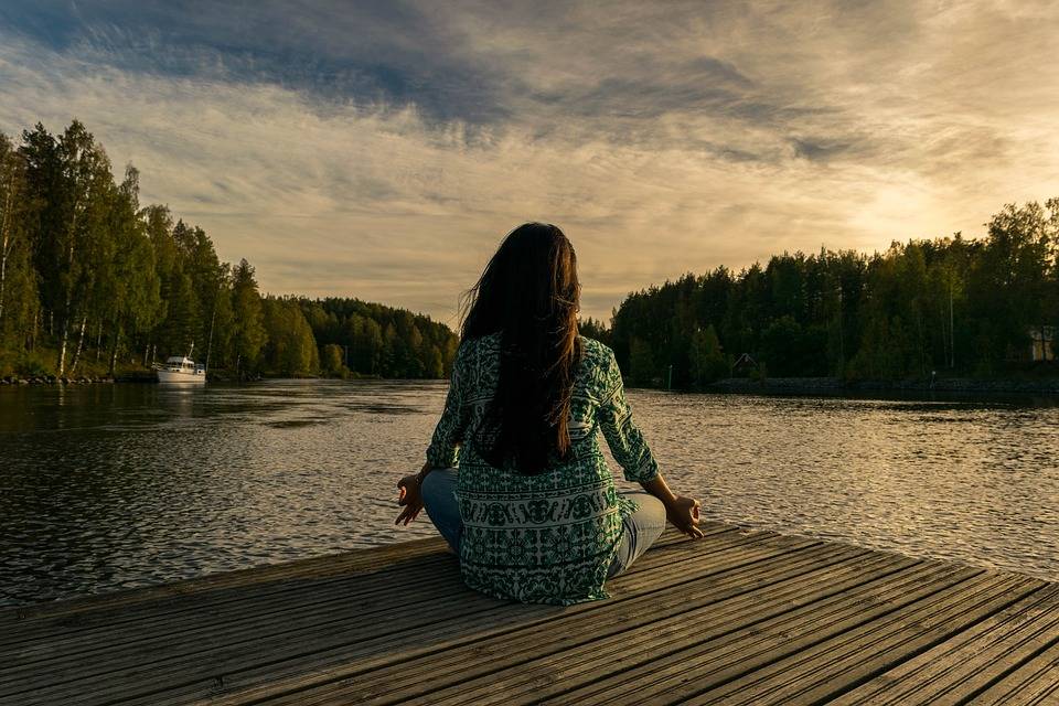 Praticare la meditazione contrasta lo stress emotivo