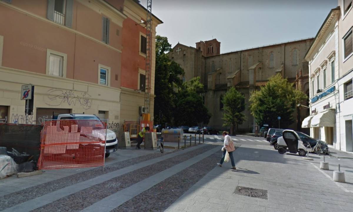Bologna, pusher clandestino aggredisce e manda in ospedale agente