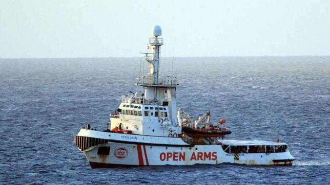 Open Arms, diretti verso Malta i migranti a bordo: "Rifiutati dall'Italia" 