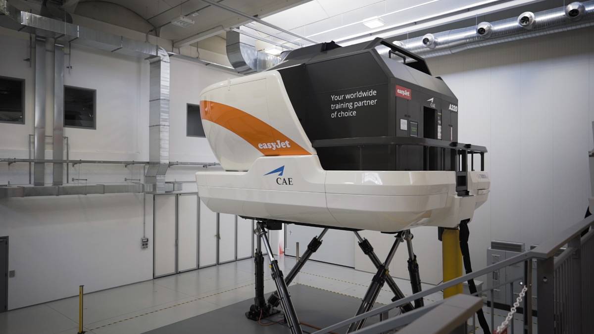 Malpensa, easyJet apre il centro addestramento piloti con tre simulatori di volo