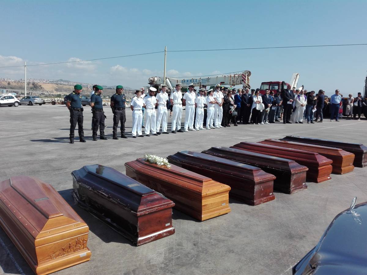 Arrivate a Porto Empedocle le salme delle vittime di Lampedusa