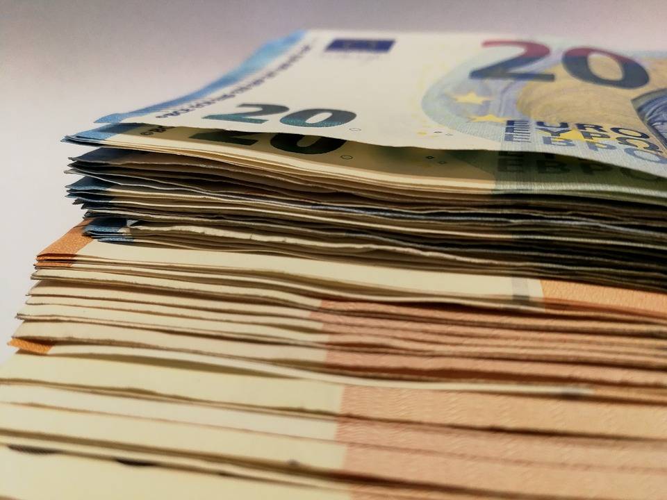 Dal 1° luglio stop al cash sopra i 2mila euro. "Operazione sospetta e scatta la sanzione"
