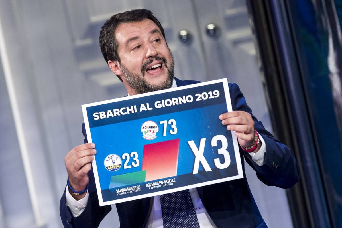 Salvini e Renzi da Vespa, è scontro sugli sbarchi: "Dimezzati con la Lega"