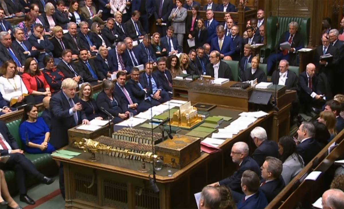 Il Parlamento sfida Boris: "La Brexit va rinviata"