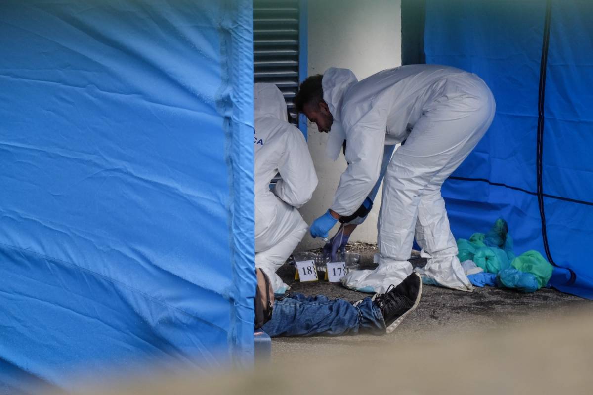 Cadavere di un clochard ritrovato nel parcheggio di Linate: aveva mani e piedi legati