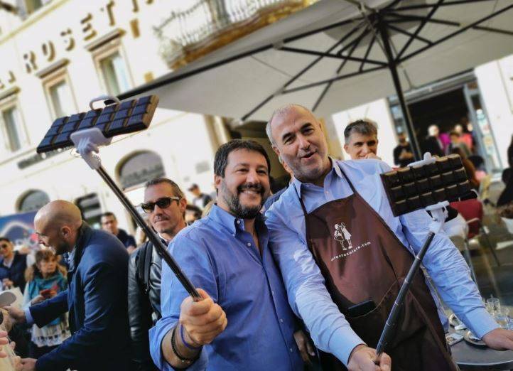 Salvini contro Renzi: "Alla Leopolda il festival della poltrona"