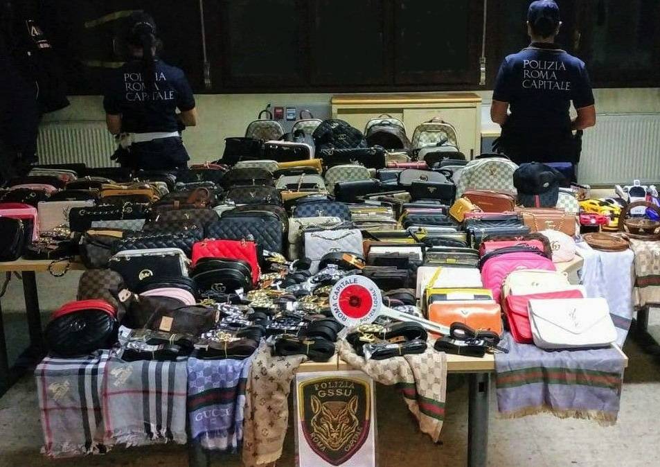 Lotta senza quartiere al falso, maxi sequestro di 400 articoli contraffatti