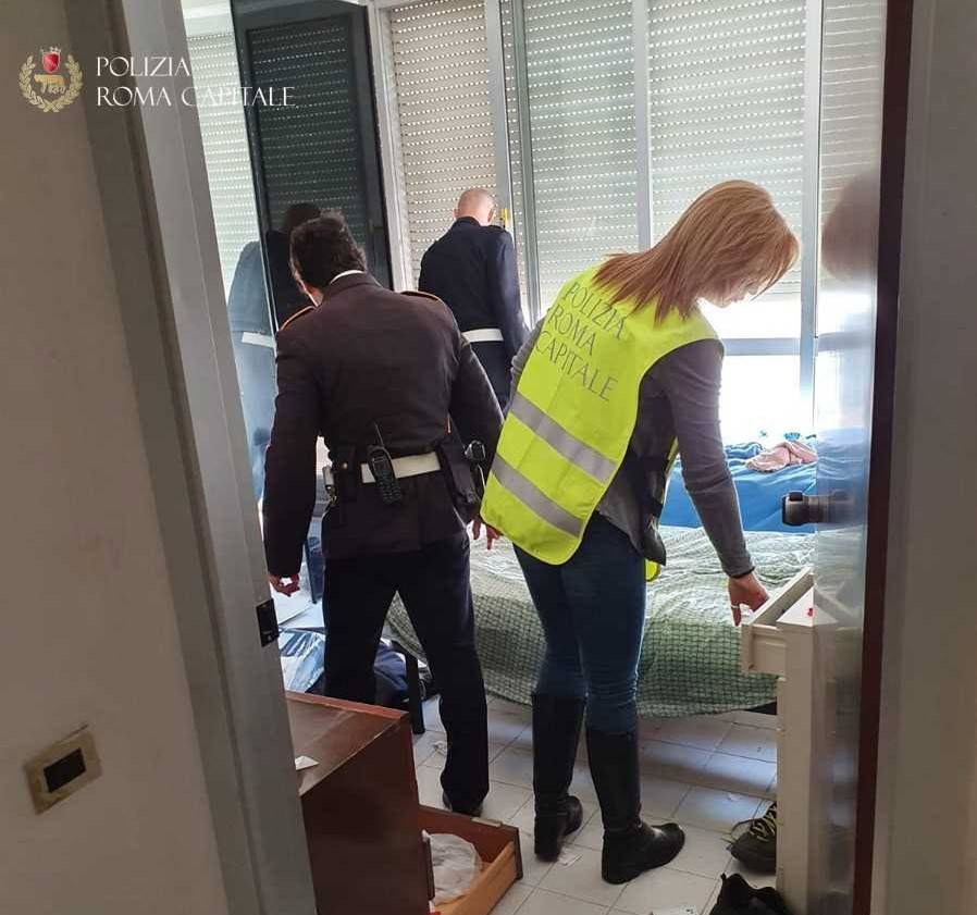 Bastogi, polizia locale sgombera appartamento occupato abusivamente da una coppia