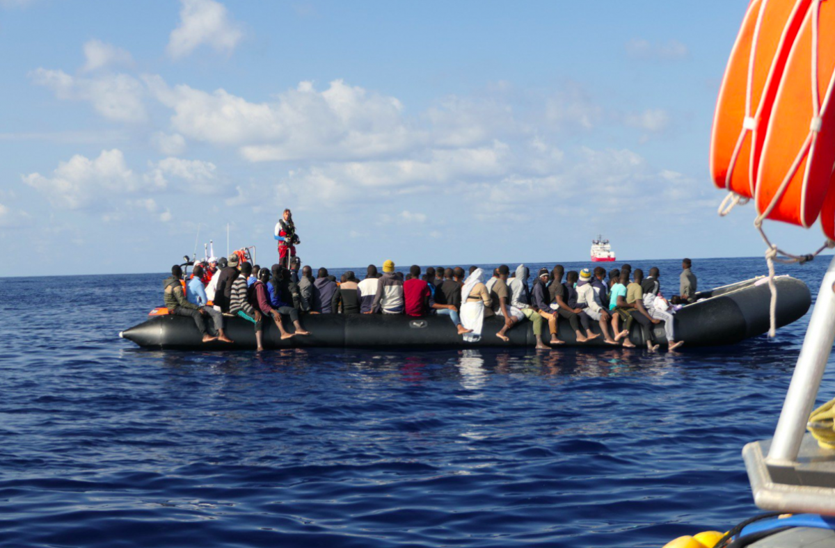 Ocean Viking torna all'attacco: "Fateci sbarcare coi migranti"