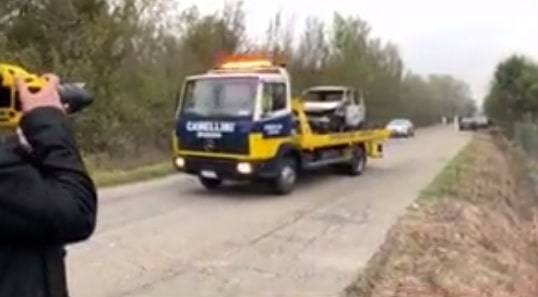 Mistero a Modena: cadavere carbonizzato trovato in auto