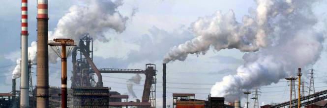 Ilva, ora il governo minaccia Arcelor: "Niente ricatti o possono andarsene"