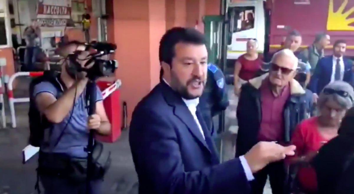 Rifiuti Roma, blitz di Salvini: gli viene negato l'accesso