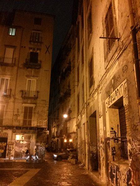Napoli, rissa tra stranieri nel centro storico: due feriti