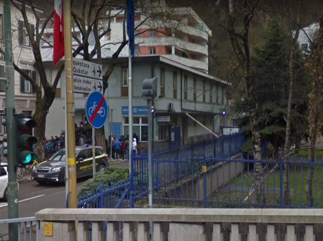 Bolzano, si spaccia per candidato a esame patente: preso ghanese