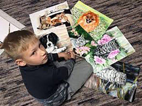Pavel, 9 anni, ritrae gli animali che ama. Così aiuta i canili