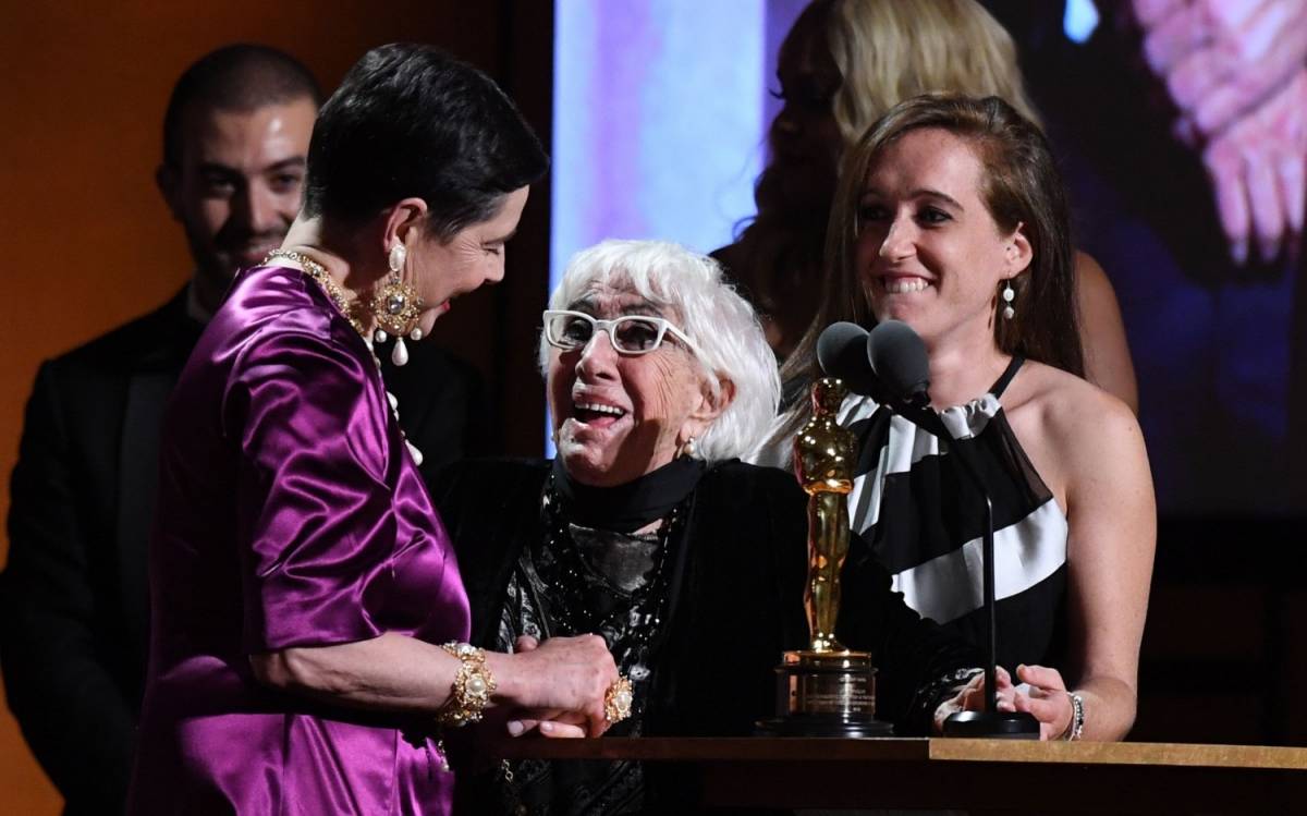 Lina Wertmuller ha ricevuto l'Oscar ma lei  ​scherza: "Perché Oscar? Chiamiamolo Anna"