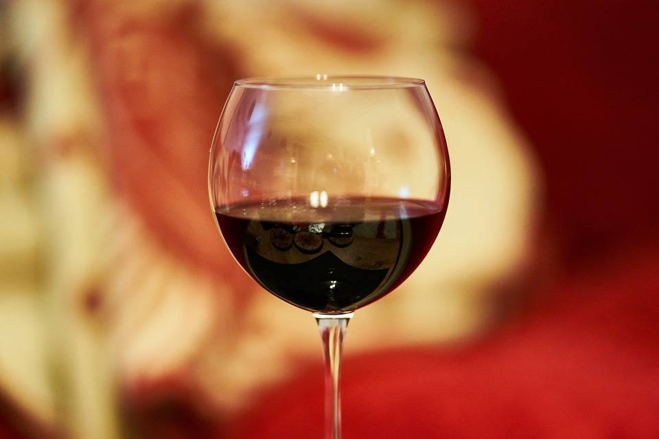 Alzheimer, in una molecola del vino rosso la chiave per prevenirlo